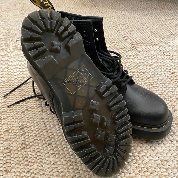 COPY - NWOT Dr.Martens 1460 Bex 8-Eye Boot - Picture 2 of 3